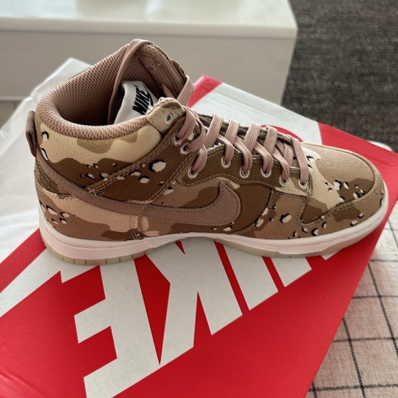 Nike Dunk High - Picture 2 of 4